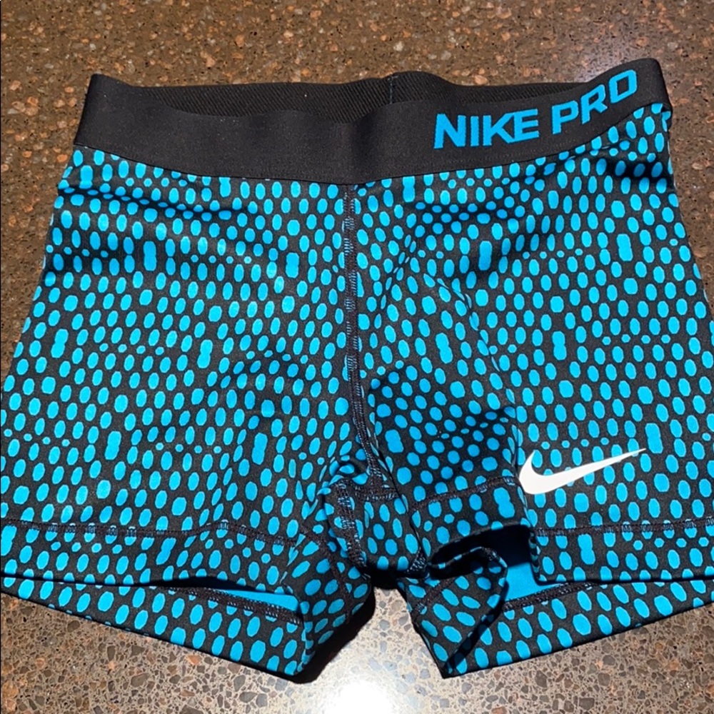 Women’s Nike pro dry fit